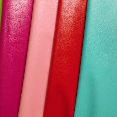 زيت الشمع PVC التعبئة والتغليف الجلد غير المنسوج 0.5mm الجلد للحقيبه الحقائب