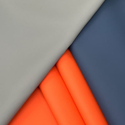 مادة الجلد الاصطناعي الصناعي 160 سم مسطحة مضغوطة ذات نسيج محفوفة للصوفة الأحذية مقعد السيارة الكرسي