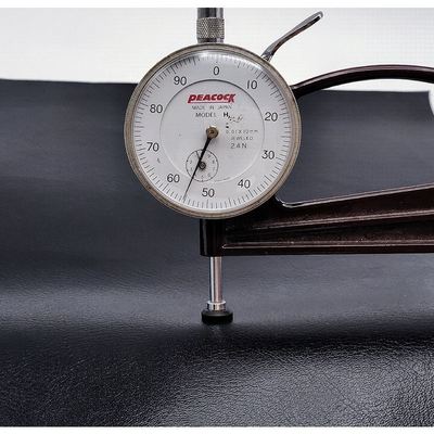 جلد صناعي منقوش على شكل جلد البقر PVC 882 لتنجيد الأثاث