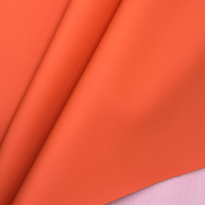 مادة الجلد الاصطناعي الصناعي 160 سم مسطحة مضغوطة ذات نسيج محفوفة للصوفة الأحذية مقعد السيارة الكرسي