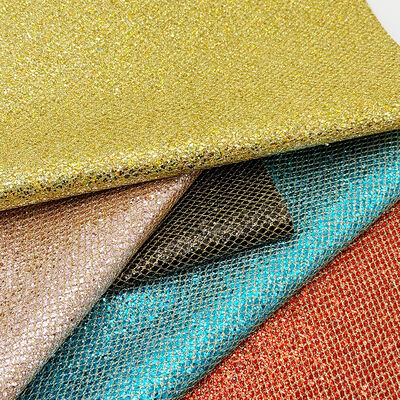 نوع الشبكة اللامعة الخام PVC الجلد الاصطناعي الممتد المواد الجلدية المزيفة لأحذية حقيبة أمتعة تغليف الأريكة المكشوفة الخارجية